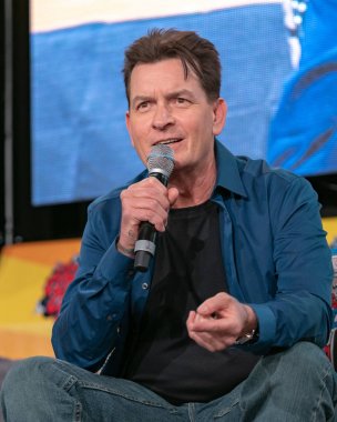 Dortmund, Almanya - 13 Nisan 2019: Charlie Sheen (*1965, Abd'li film ve televizyon aktörü) German Comic Con Dortmund Spring Edition'da, iki günlük bir hayran kongresi