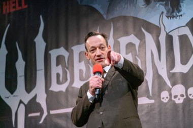 Dortmund, Almanya - 13 Nisan 2018: Ted Raimi (*1965, Amerikalı aktör, Ash vs Evil Dead, Evil Dead, Army of Darkness) Hafta Sonu Hell Spring Edition 2019'da film endüstrisindeki deneyimlerini anlatıyor