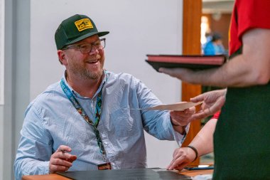 Bonn, Almanya - 8 Haziran 2019: Robert Duncan Mcneill (*1964, ABD'li aktör ve yönetmen - Star Trek: Voyager) Fedcon 28'de hayranlarıyla tanışmaktan mutluluk duymuyor