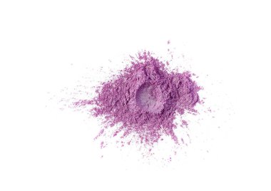 Parlak renkli pigment. Gevşek kozmetik tozu. Pastel pembe göz farı pigmentbeyaz bir arka plan üzerinde izole, yakın çekim