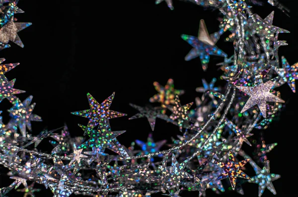 Noel dekorasyon yakın, siyah bir arka plan üzerinde glitter yeni yıl dekorasyon