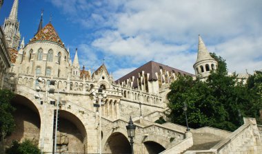Fisherman's burçlarından merdiven ve sabah kilisede Matthias, Buda Castle hill görünümü