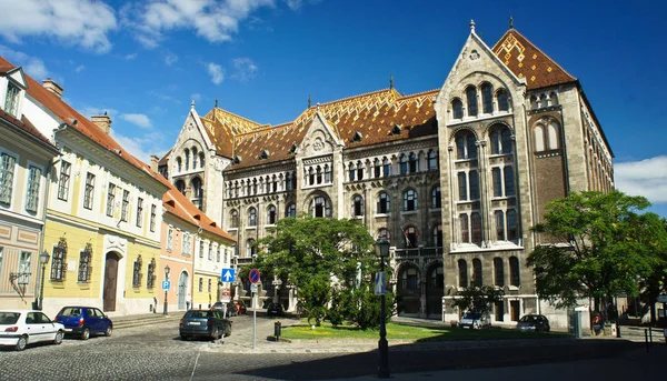Ulica Budzie Kolorowe Budynki Pięknej Architektury Słoneczny Dzień Budapeszt Węgry — Zdjęcie stockowe