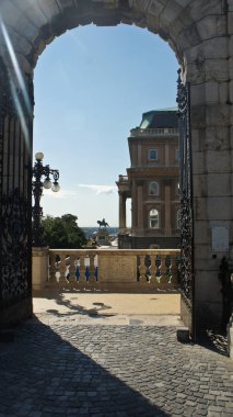 Buda Kalesi, Kraliyet Sarayı, Budapeşte'ye giriş