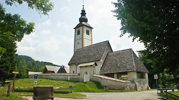 Veduta panoramica della chiesa di San Giovanni Battista, Bohinj, Slovenia — Foto Stock