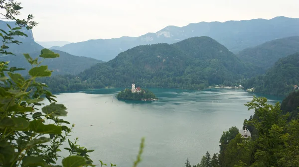 Aerial view of Lake Bled, Julian Alps and church on the island, Bled, Slovenia — Stock Photo, Image