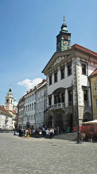 Ljubljana, Slovenië - 07 19 2015 - stadhuis in het historische centrum, zonnige dag — Stockfoto