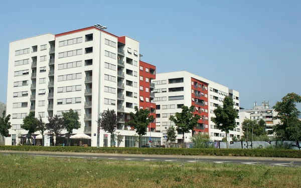 Zagreb, Croácia - 07 19 2015 - Edifícios modernos, bela arquitetura — Fotografia de Stock