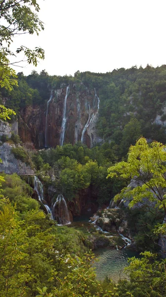 Vista da grande cachoeira, Plitvice Lagos na Croácia, Parque Nacional — Fotografia de Stock