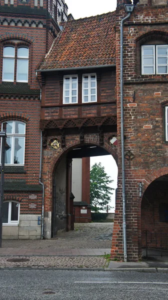 Része Burgtor Nothern Gate gótikus stílusban, gyönyörű építészet, Lübeck, Németország — Stock Fotó