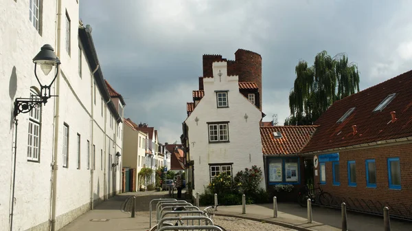 Lubeck, Alemania - 07 26 2015 - Vista de la calle An der Mauer, hermosa arquitectura — Foto de Stock