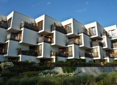 Varşova, Polonya. 15 Ağustos 2019. Modern, lüks apartman, Varşova Goclaw 'daki bina
