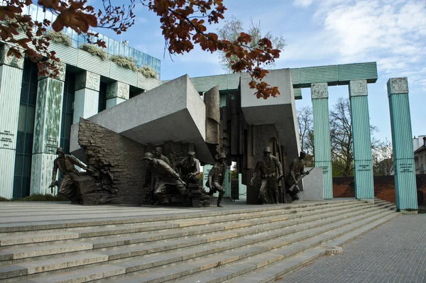 Varsóvia, Polônia - 20 de abril de 2019: Monumento à Revolta de Varsóvia na cidade de Varsóvia . — Fotografia de Stock