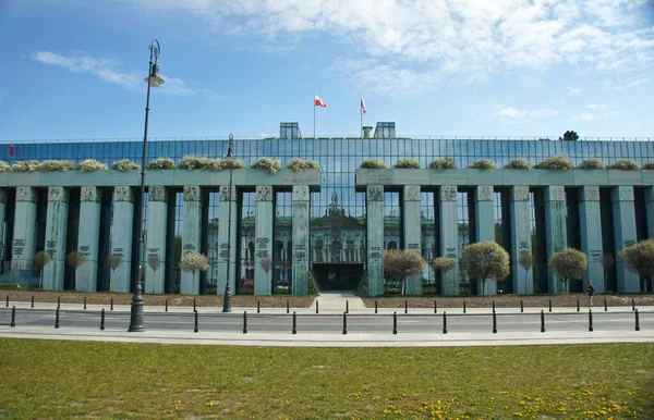 21 aprile 2019, Varsavia, Polonia. Palazzo della Corte Suprema della Repubblica di Polonia nella città di Varsavia . — Foto Stock