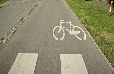 Bisiklet piktogramı, yol işaretleme, bisiklet parkuru. Şehir.