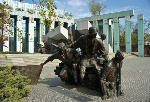 Warschau, Polen - 20 april 2019: Opstand van Warschau Monument in Warschau stad. — Stockfoto