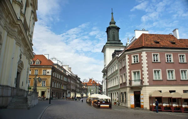 Oude stad in Warschau, Polen. Kleurrijke huizen. — Stockfoto