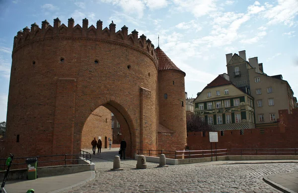 Warszawski Barbakan w historycznym centrum Warszawy. Polska. — Zdjęcie stockowe