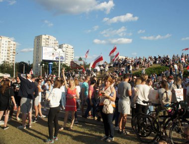 Minsk, Belarus - 15 Ağustos 2020. Beyaz Rusya 'da yapılan cumhurbaşkanlığı seçimleri sonrasında görevdeki hükümete karşı barışçıl protesto eylemleri.
