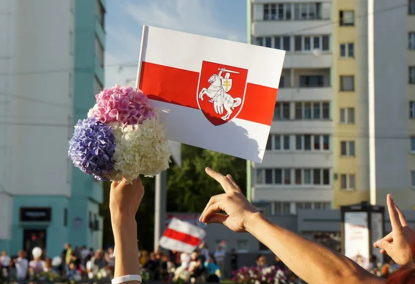 Minsk, Belarus - 15 Ağustos 2020. Beyaz Rusya 'da yapılan cumhurbaşkanlığı seçimleri sonrasında görevdeki hükümete karşı barışçıl protesto eylemleri.