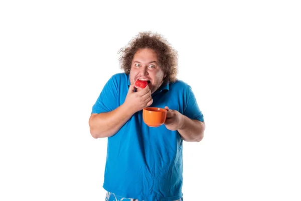 Homem Gordo Engraçado Com Caneca Comendo Bolo Feliz Aniversário Alegria — Fotografia de Stock