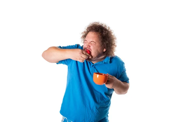 Hombre Gordo Divertido Con Taza Comiendo Pastel Feliz Cumpleaños Alegría — Foto de Stock