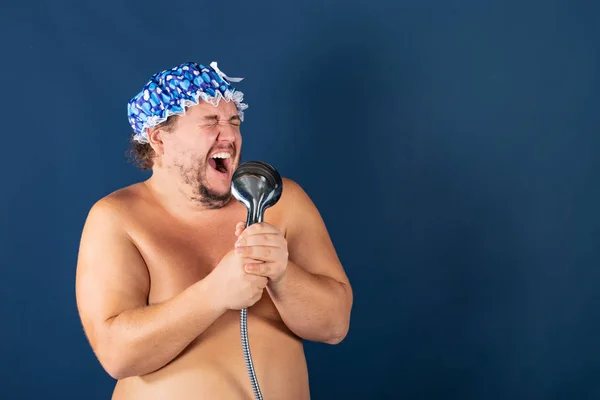 Funny Fat Man Blue Cap Sing Shower Fun Cleanliness — Stock Photo, Image