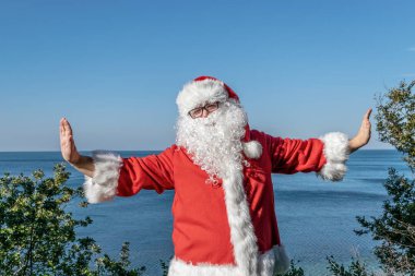 Noel Baba okyanus üzerinde yapıyor