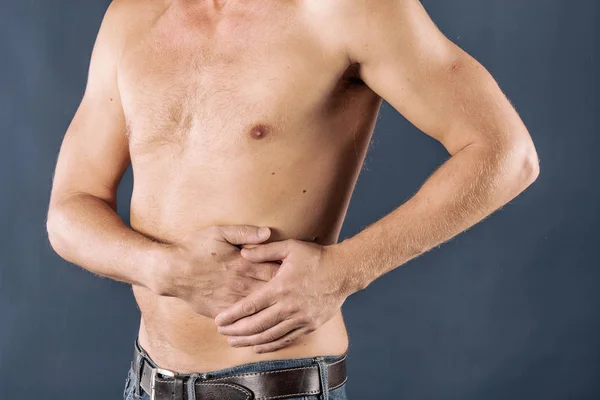 Hombre Sufriendo Dolor Costado Fondo Azul — Foto de Stock