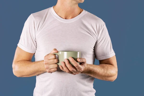 Schläfriger Mann Mit Einer Tasse Kaffee — Stockfoto