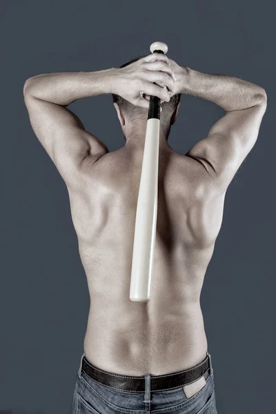 Torzo Shirtless Muž Který Držel Baseballovou Pálkou Svisle Zarámovaný Obrázek — Stock fotografie
