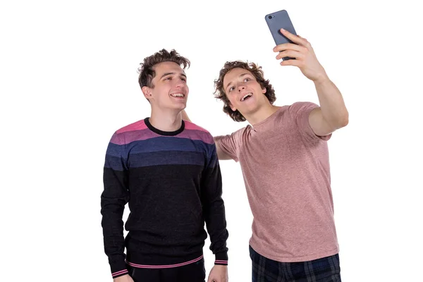 Dois Amigos Homem Tomar Selfie Isolado Fundo Branco — Fotografia de Stock