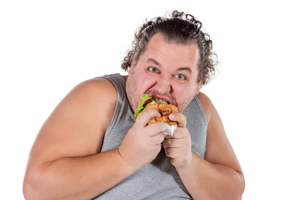 Retrato Homem Gordo Engraçado Comendo Hambúrguer Fast Food Isolado — Fotografia de Stock