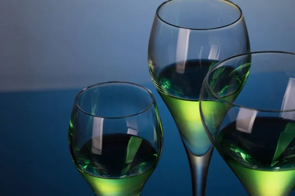 Três copos com coquetéis — Fotografia de Stock