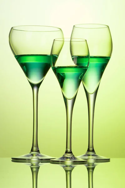Drie glazen met cocktails — Stockfoto
