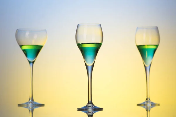 Tre bicchieri con cocktail — Foto Stock