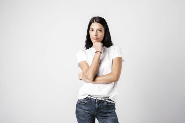 güzel esmer düşünceli 