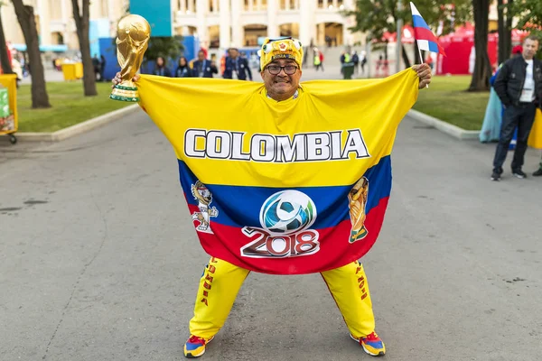 俄罗斯 2018年6月 哥伦比亚足球球迷支持队在城市街道上 — 图库照片
