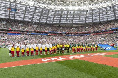 Moskova, Rusya - Haziran, 2018: Futbol takım Dünya Kupası oyun Spartak stadyumu, çocuklarla.