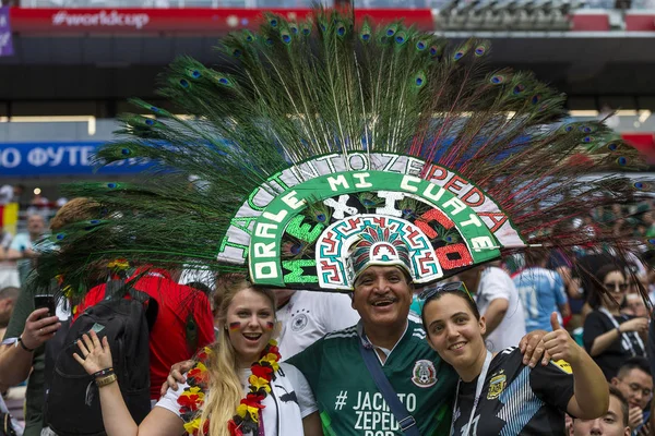 Rusya - Haziran, 2018: takım maç sırasında destekleyen futbol taraftarları