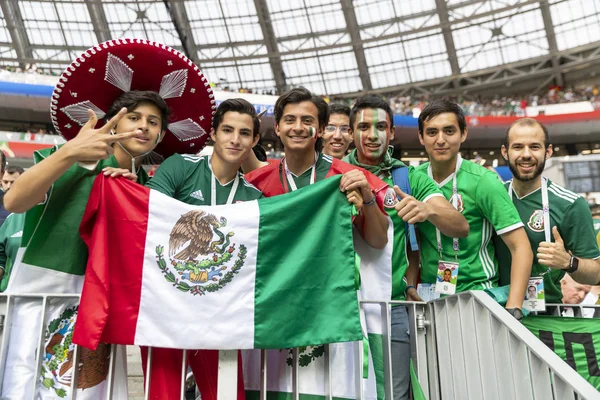 Rusya - Haziran, 2018: takım maç sırasında destekleyen futbol taraftarları