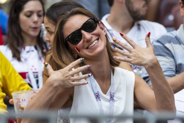 Moskova, Rusya - Temmuz, 2018: Hayranları FIFA Dünya Kupası oyun sırasında 