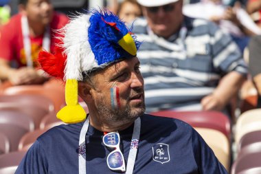 Moskova, Rusya - Temmuz, 2018: Hayranları FIFA Dünya Kupası oyun sırasında 