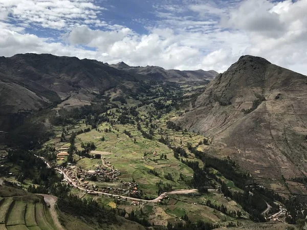 ペルーのアンデス山脈の谷の眺め — ストック写真