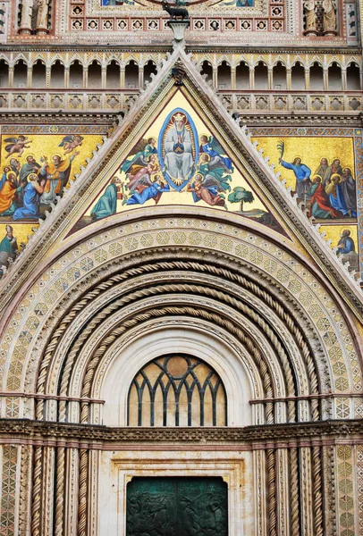 Huvudentrén Till Katedralen Orvieto — Stockfoto