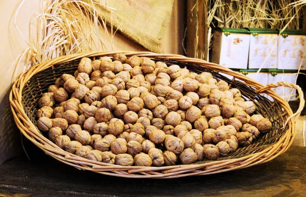 Cesta Nozes Nos Mercados Santa Lúcia Bolonha Santa Lucia Itália — Fotografia de Stock