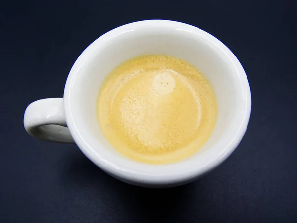 Weiße Kaffeetasse Auf Dunklem Tisch Italienischer Espresso — Stockfoto