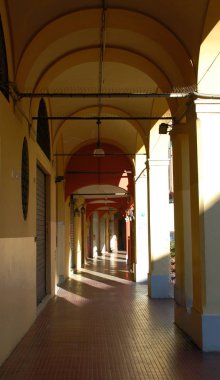 Geleneksel sokak pasajı, Bologna, İtalya 