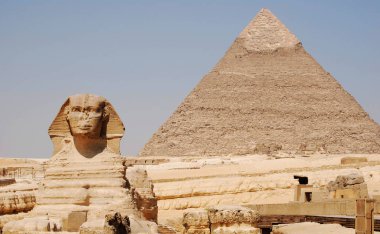Kahire 'de Kefren 'in Sfenks ve Piramidi, Giza, Mısır
