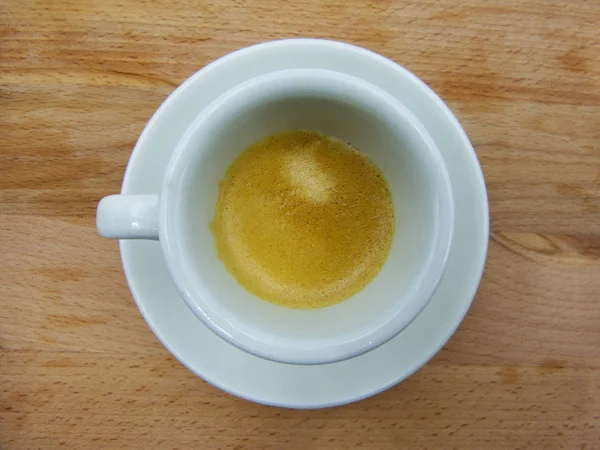 Espresso Geleneksel Talyan Kahve Fincan Tabağı Ile Beyaz Seramik Kupası — Stok fotoğraf